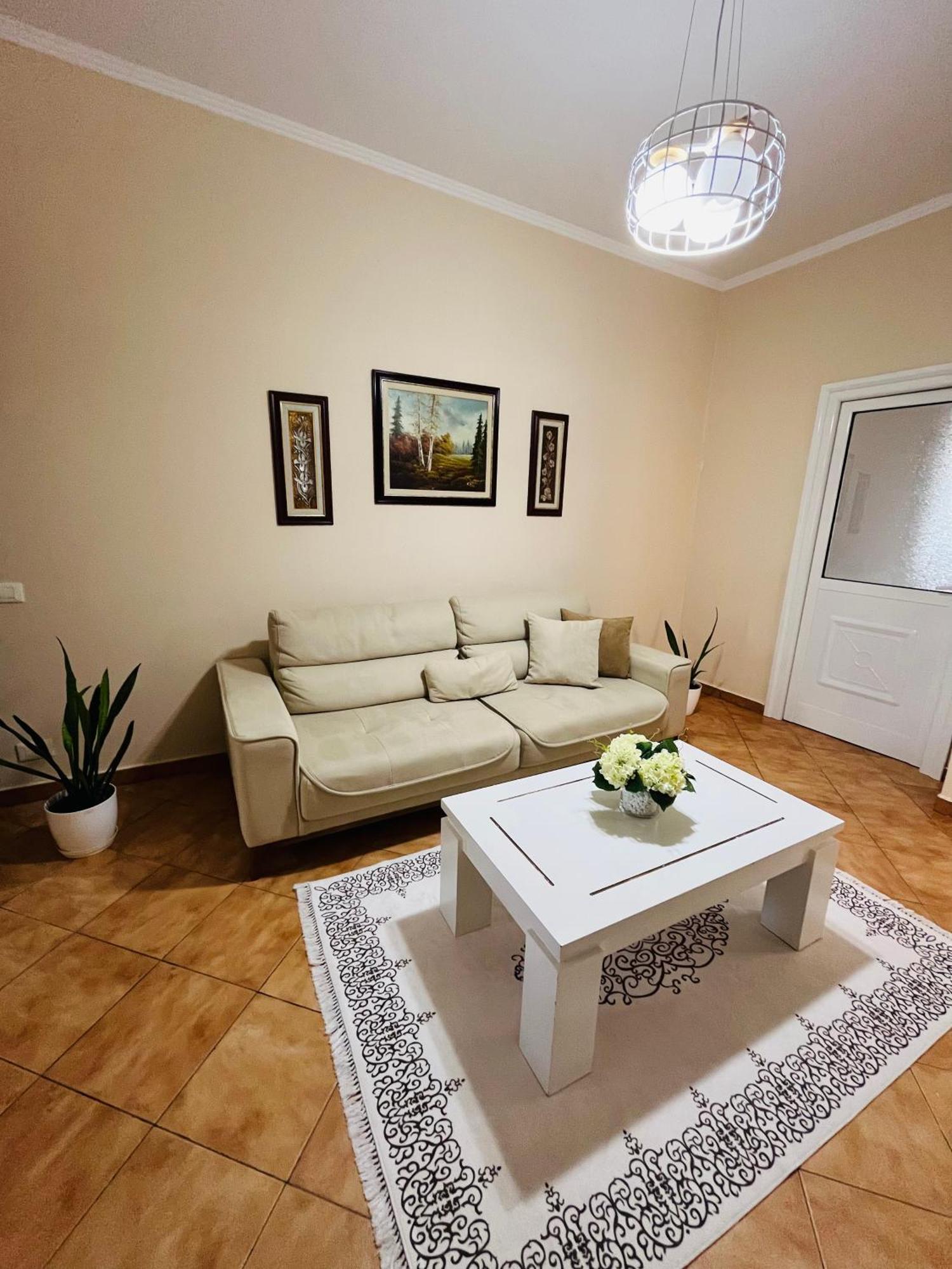 Iljazi'S Apartaments วญอเรอ ภายนอก รูปภาพ