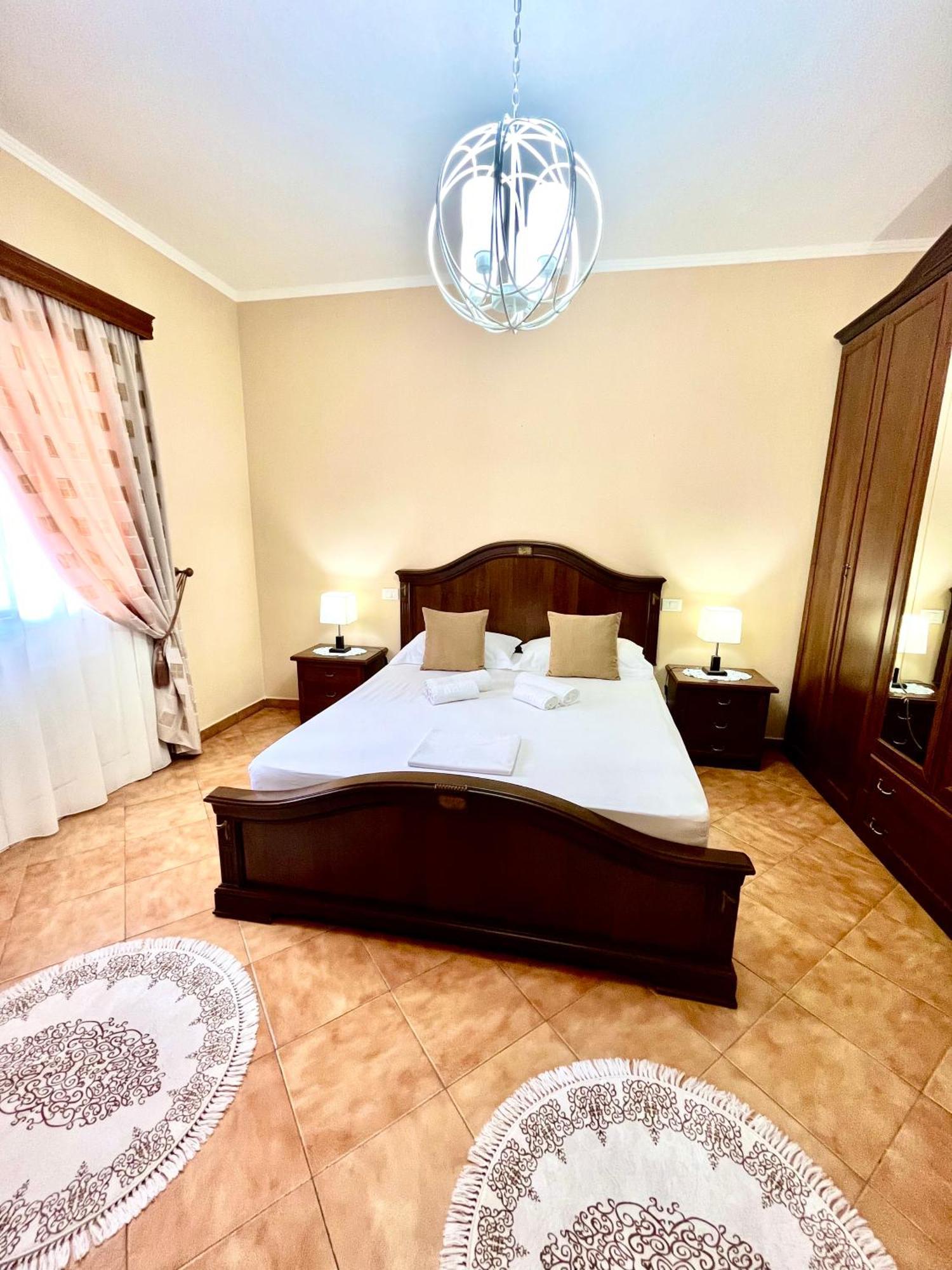 Iljazi'S Apartaments วญอเรอ ภายนอก รูปภาพ